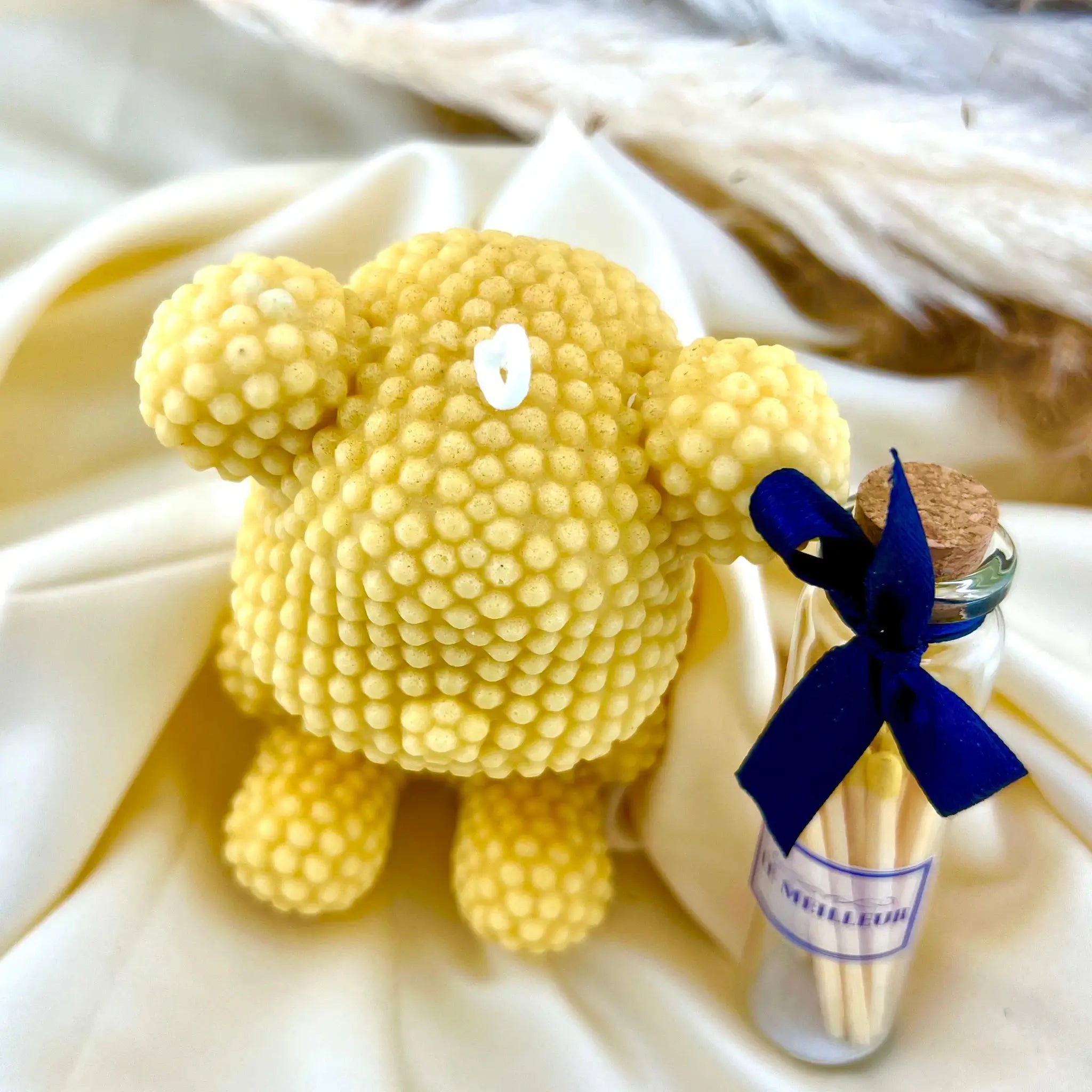 LE MEILLEUR YELLOW TEDDY SCENTED CANDLE WITH MATCHES