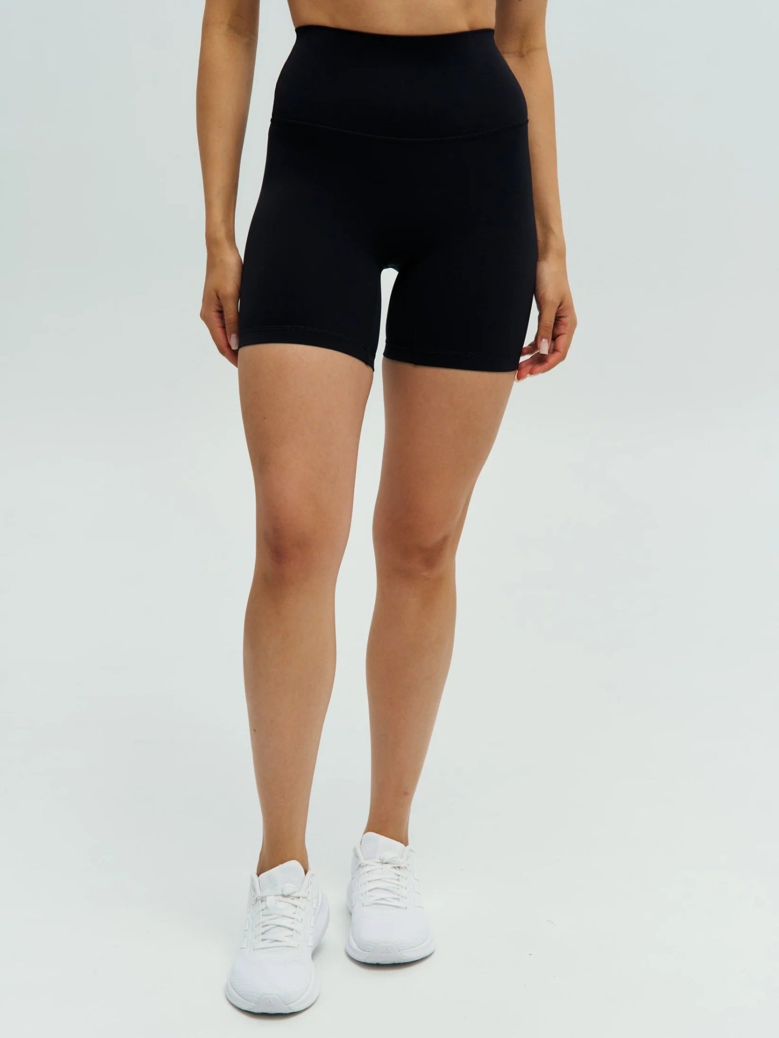 DUNIQ BIKE SHORTS - BLACK - SQOON