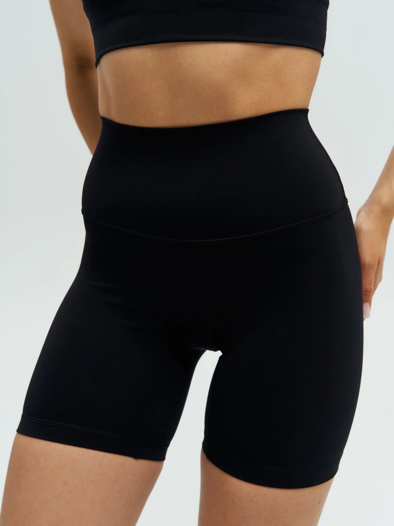 DUNIQ BIKE SHORTS - BLACK - SQOON