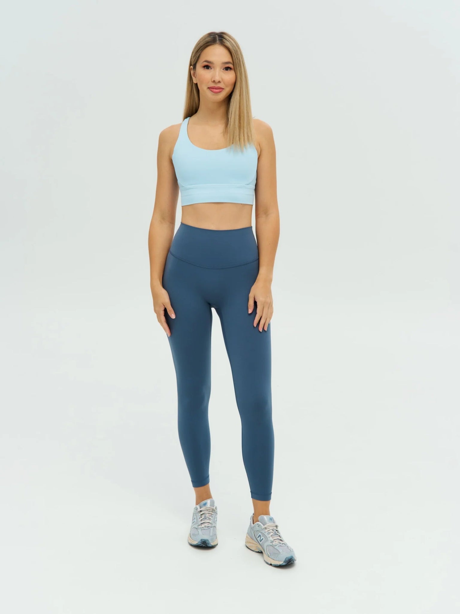 DUNIQ CROSS BACK SPORTS BRA - LIGHT BLUE - SQOON