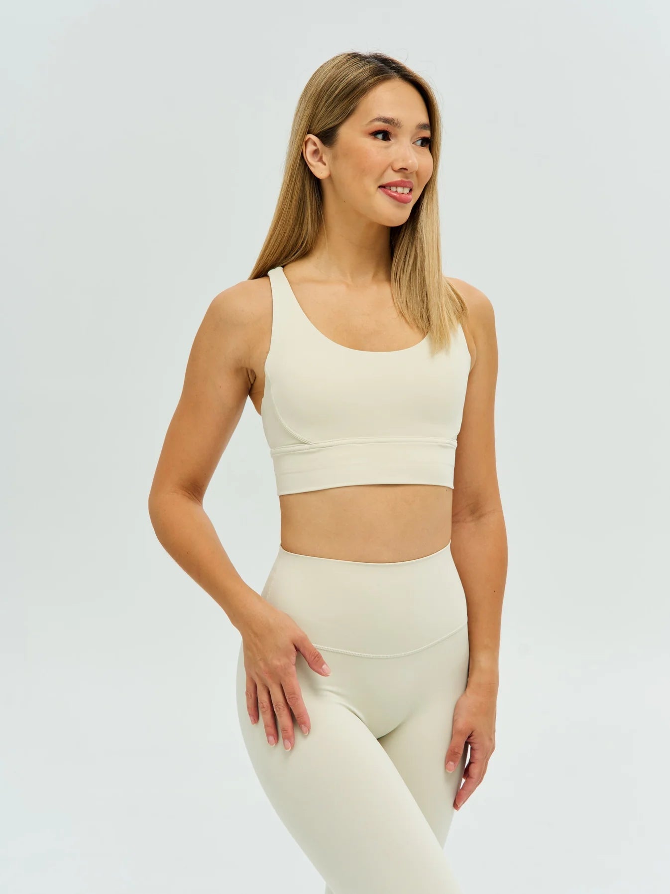 DUNIQ CROSS BACK SPORTS BRA - LIGHT IVORY - SQOON