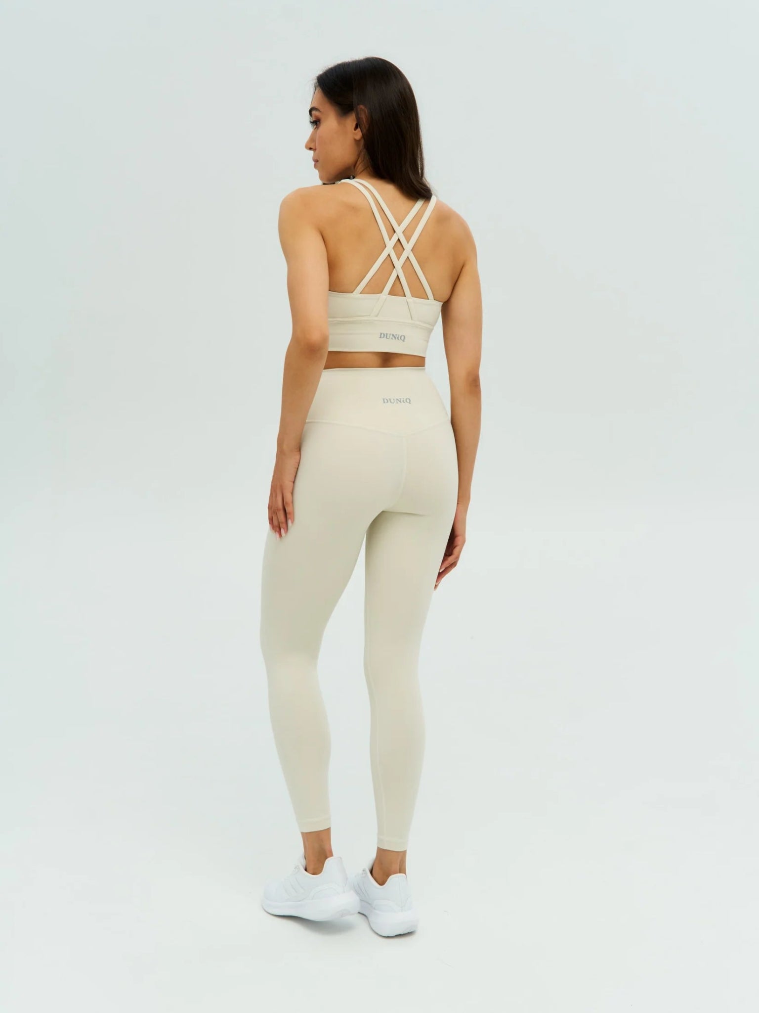 DUNIQ CROSS BACK SPORTS BRA - LIGHT IVORY - SQOON