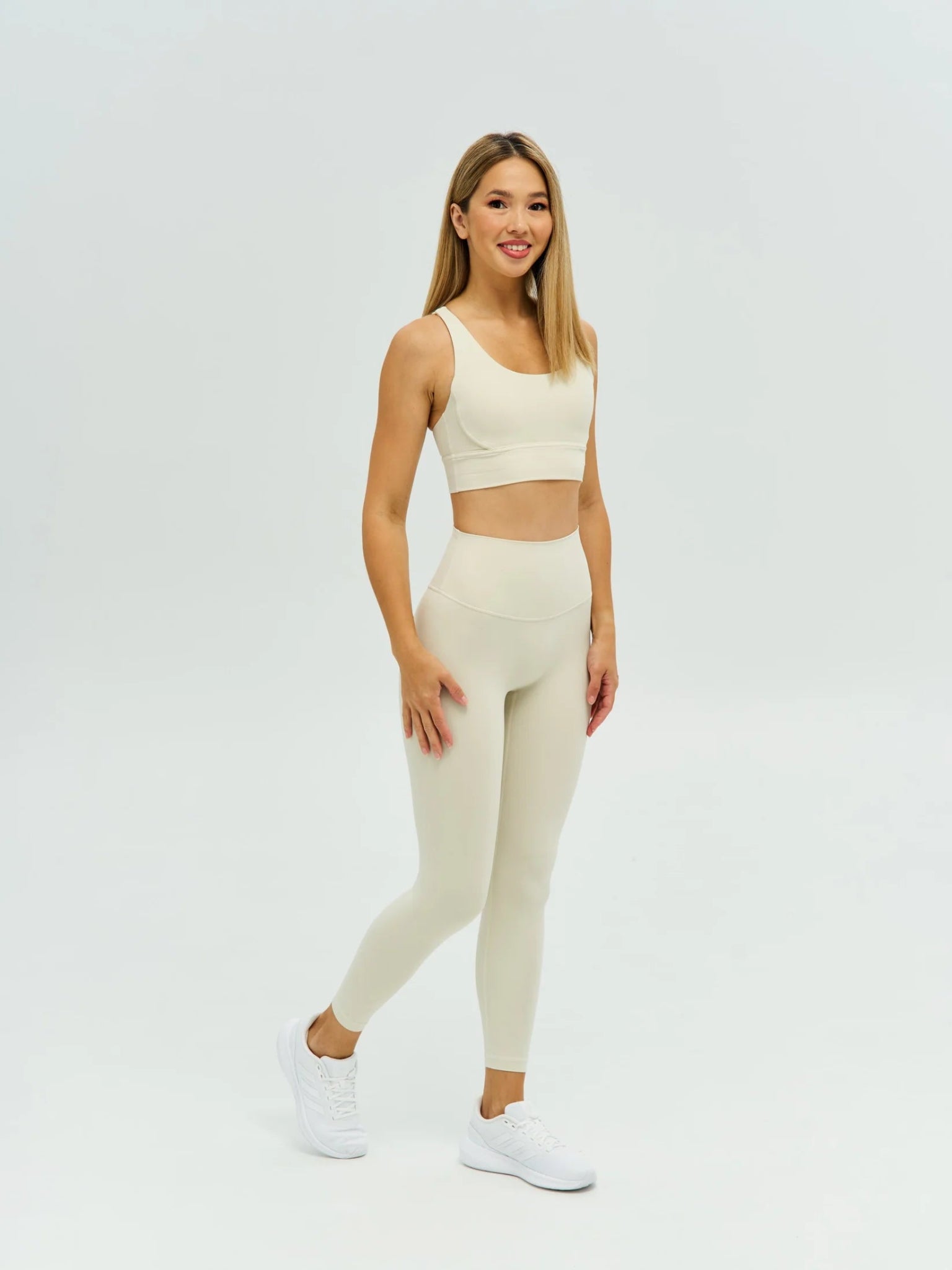 DUNIQ CROSS BACK SPORTS BRA - LIGHT IVORY - SQOON