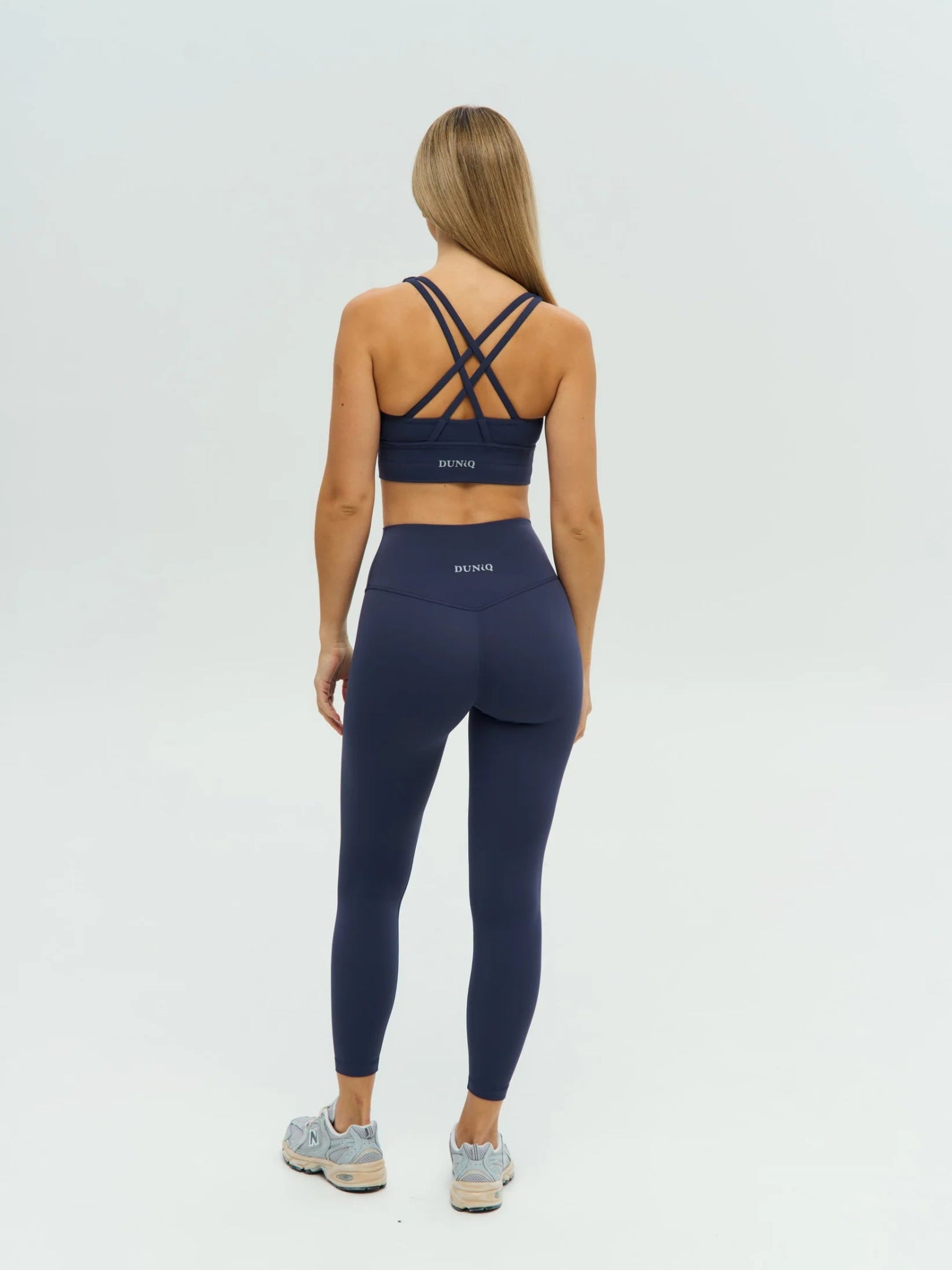 DUNIQ CROSS BACK SPORTS BRA - MIDNIGHT BLUE - SQOON