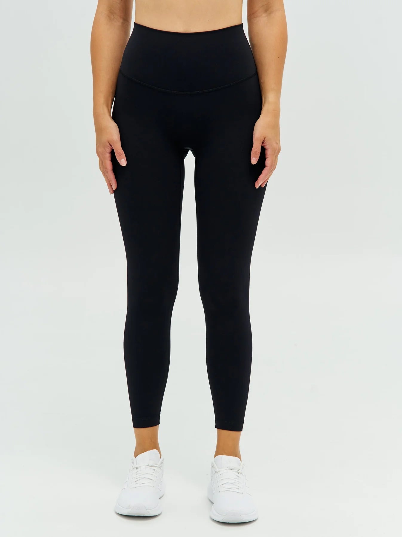 DUNIQ LEGGINGS - BLACK - SQOON