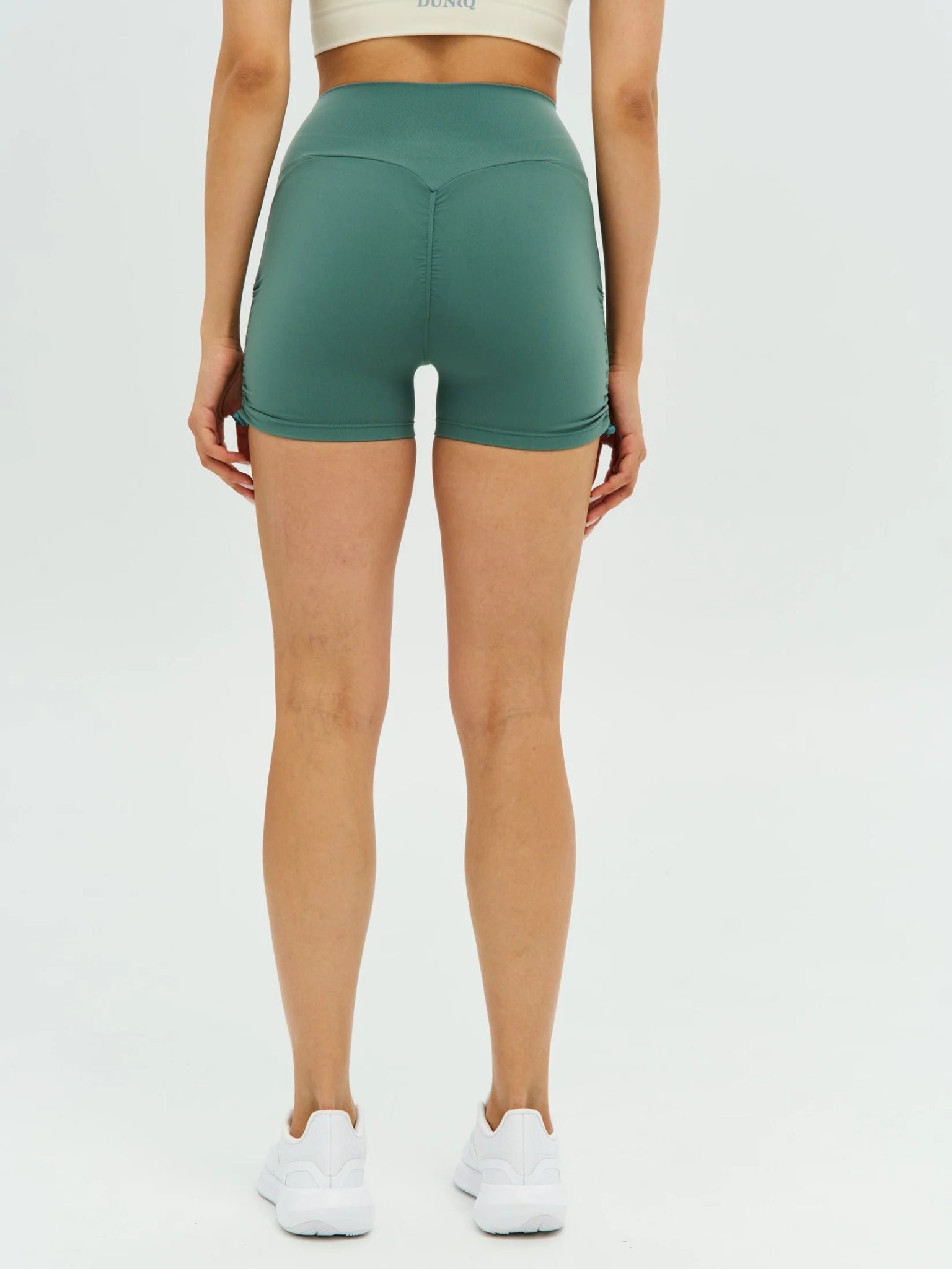 DUNIQ ULTRA CROP SHORTS - GRASS GREEN - SQOON